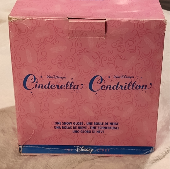NEW!!! DISNEY CINDERELLA SNOW GLOBE - Picture 13 of 13